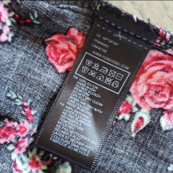 Tube black and red rose printed romper. - Picture 6 of 6